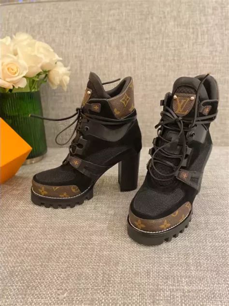 lv star trail ankle boot